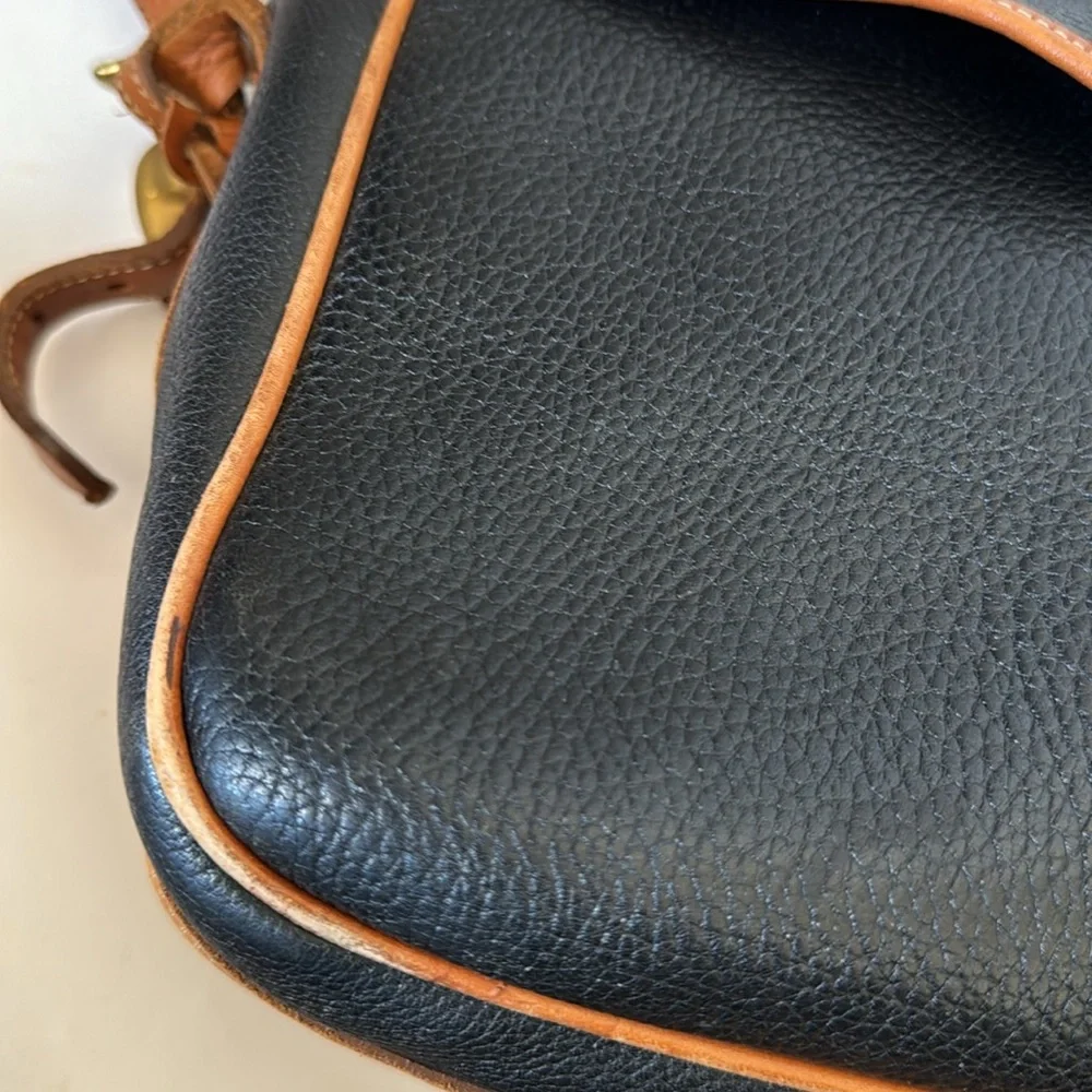 Vintage Dooney & Bourke messenger bag